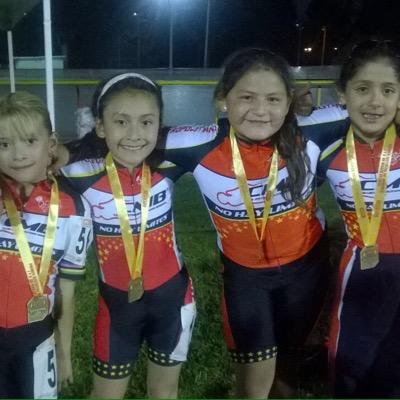 LA MEJOR ESCUELA DE PATINAJE EN COLOMBIA, FORMAMOS DEPORTISTAS INTEGRALES Y GRANDES CAMPEONES. INSCRIBETE YA, AL CLUB DE LA CHECHY BAENA Y APRENDE A PATINAR!