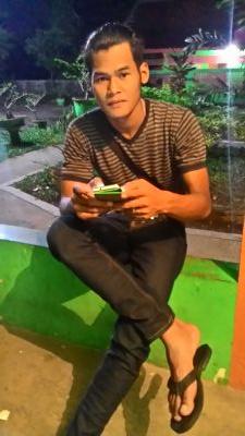 Jgn membenci diri sendiri jika kenyataan ga seperti yg diinginkan. Nikmati apa adanya yg ada dlm diri. Banggalah pada diri sendiri