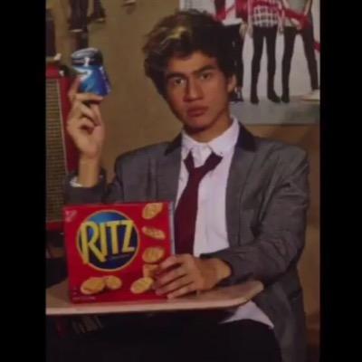 I JUST GAVE YOU A FREE FOLLOW FROM @cliffordIand PLEASE FOLLOW THAT ACCOUNT AND SHE FOLLOWS BACK IF YOU ASK :)