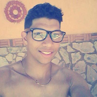 Me encanta vivir minuto a minuto la vida hay q disfrutarla jugando el mejor deporte ⚽️⚽️⚽️⚽️ Contactame en instagram angelitonava3 mas imfo sigueme