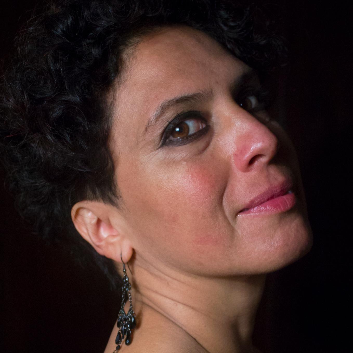 zarzel96's profile picture. Directora de teatro e iluminadora