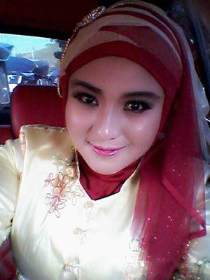 Lumayan pendiam, penyanyi, senang berteman sama semua orang, hoby tour...