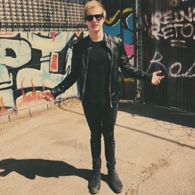Roses are red Violets are blue I have 5 fingers the middle one is for you