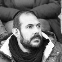 legge, scrive, coopera. A volte fa politica.