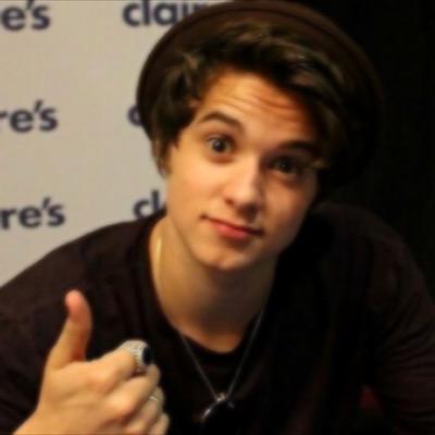 follow @5SOSVAMPS she follows back if u ask or i unfollow on this account. @noteloise