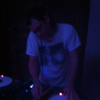 Old school junglist raver, I fell in love with breaks and DnB in 1995. By 1999, I was DJing and dabbling in production. Been a promotional force from day one!