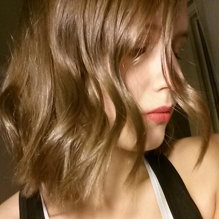Fashion admirer, make-up lover, law student, passionate cook.