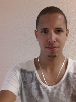 CarlosBorn2Play's profile picture. 