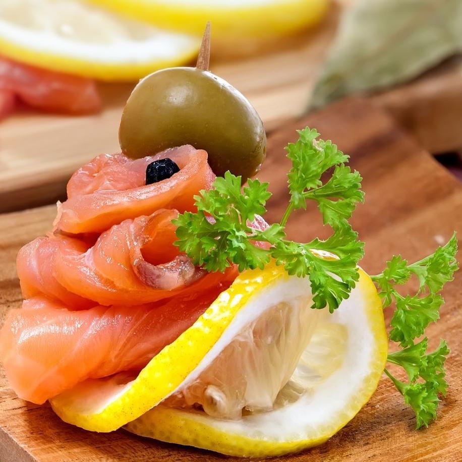 At http://t.co/QQqV0K7PER, we guarantee the best and most delicious smoked salmon you ever had and we will deliver it fresh2yourdoor in no time!