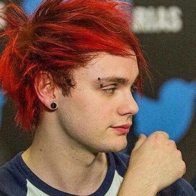 ☠ very much alive ☠ // 15, guitarist.