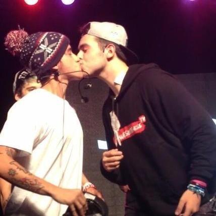 janogaymoments's profile picture. 