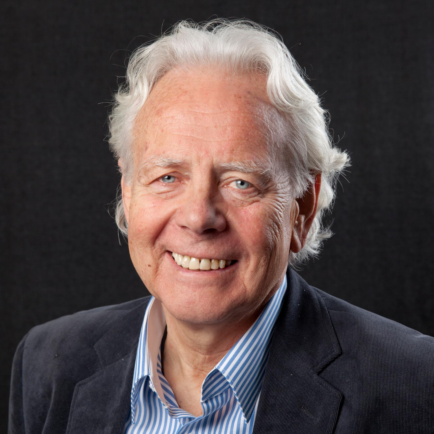 Journalist en schrijver van historische jeugdromans vol avontuur: zie https://t.co/MVZS1RU7AN . Overleden: 26 oktober 2019.