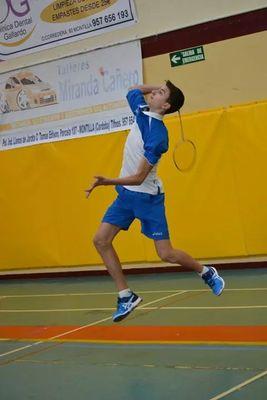 jugador de badminton en el club badminton rute
14%