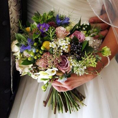 Creative and innovative artisan florists. Follow for #weddings #sympathy #bouquets #flowers Opinions are all my own fault