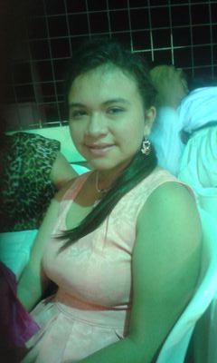 ami a mi familia caminar en la playa hacer deporte ir a cine ver anime leer ☺