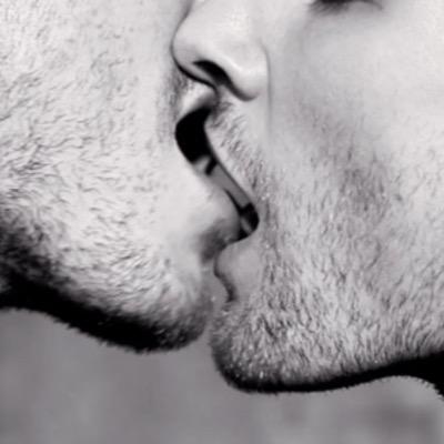 La relación sexual no es fundamental para el amor, sino que al amor es fundamental para la relación sexual.