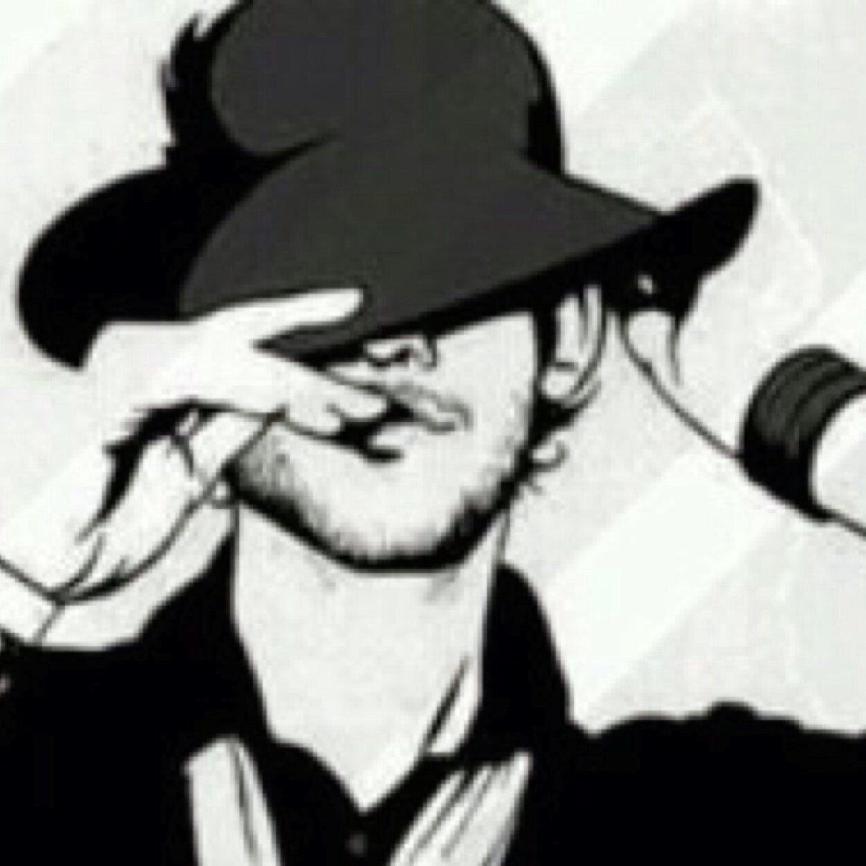 آمي :هي البدر حُسنا والنّساء كَواكب ، فشتآن ما بينَ الكواكب والبَدرِ.