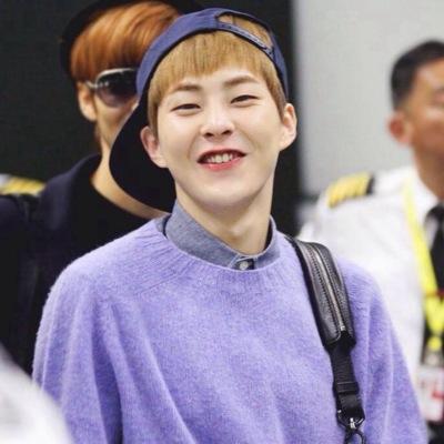 พูดไม่ค่อยเก่ง แต่รักหมดใจ| follow me and follow you~.~