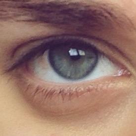 Penny_Lane_96's profile picture. 'Piuttosto che diventare un fascista, meglio essere un maiale'.     #Rockon