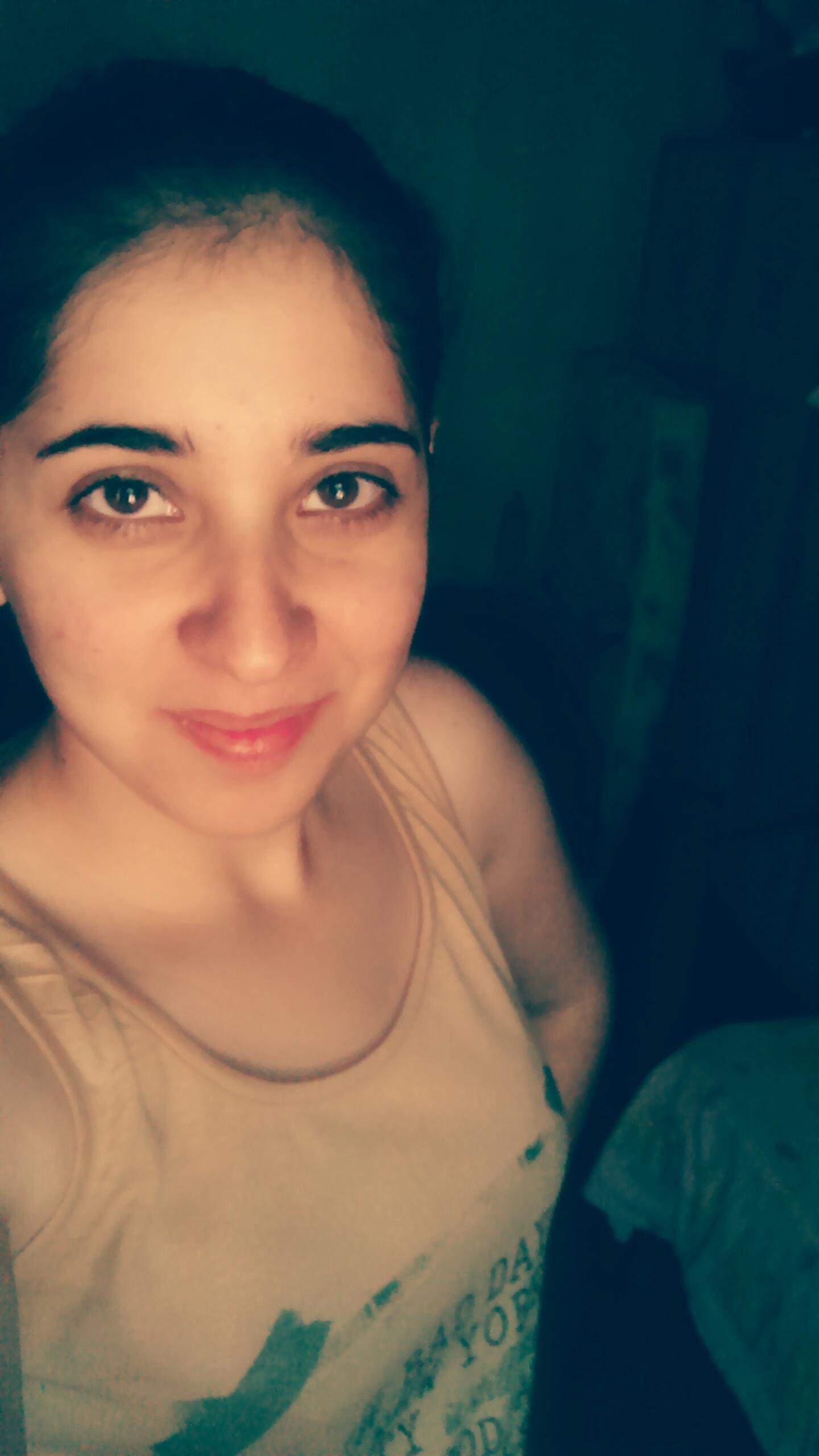 Chica que ama la música, canceriana, sensible, alegre y amante del chocolate :)