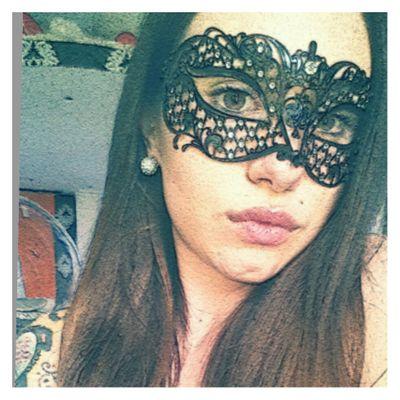 ~24, Italian. ♡In love with C. ♧Shiba Inu owner. ♢Store clerk/Artist/Bathroom singer/Disney princess ~