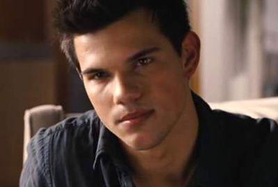 Chi l'ha detto che la notte è fatta per dormire? La notte si pensa, si riflette, si piange, si ricorda, si ama, si sogna, si VIVE!♥Twilight Jacob Lautner♥