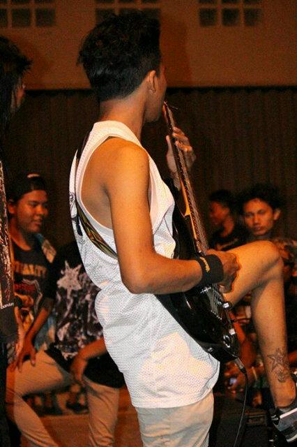 Gitaris di @bloodinhel,, http://t.co/dft4qkyQ7M