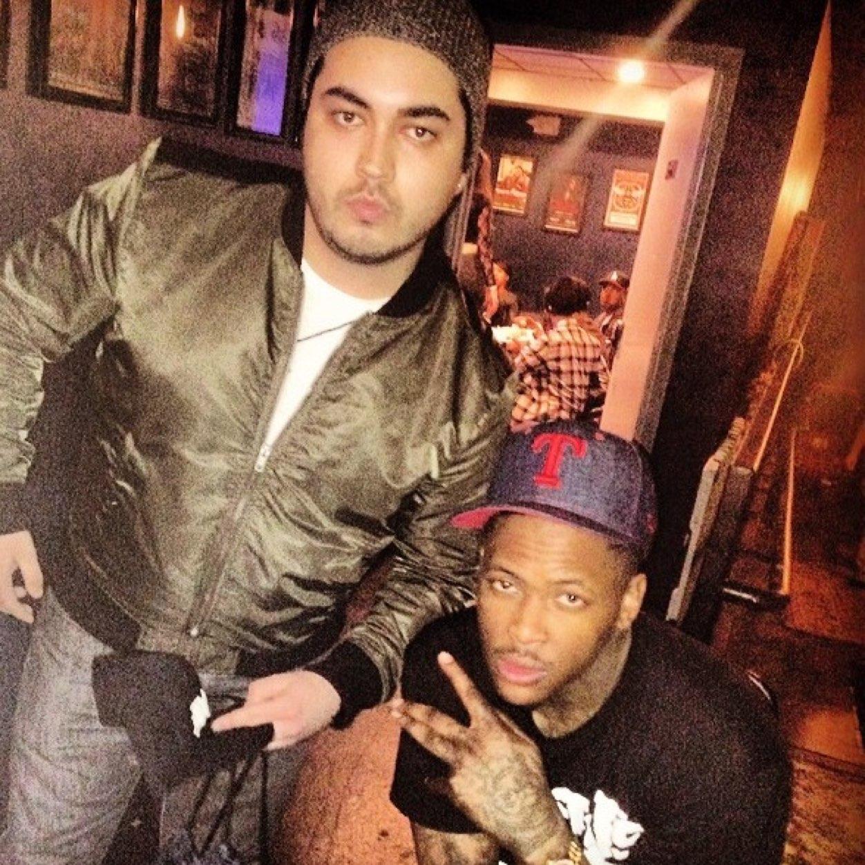 flatoutbokhari's profile picture. Why try to fit in when you're a standout