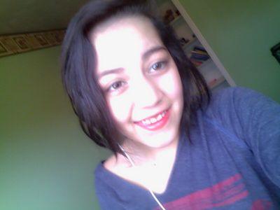 I love bands, Hot topic, music, instruments, and anything artistic.