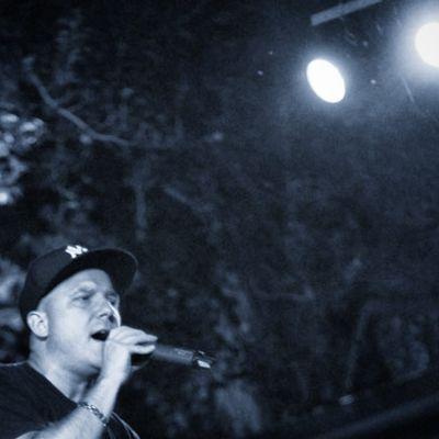 Dándole al Rap desde 1996.
SUSCRIBIOS a mi canal de YouTube