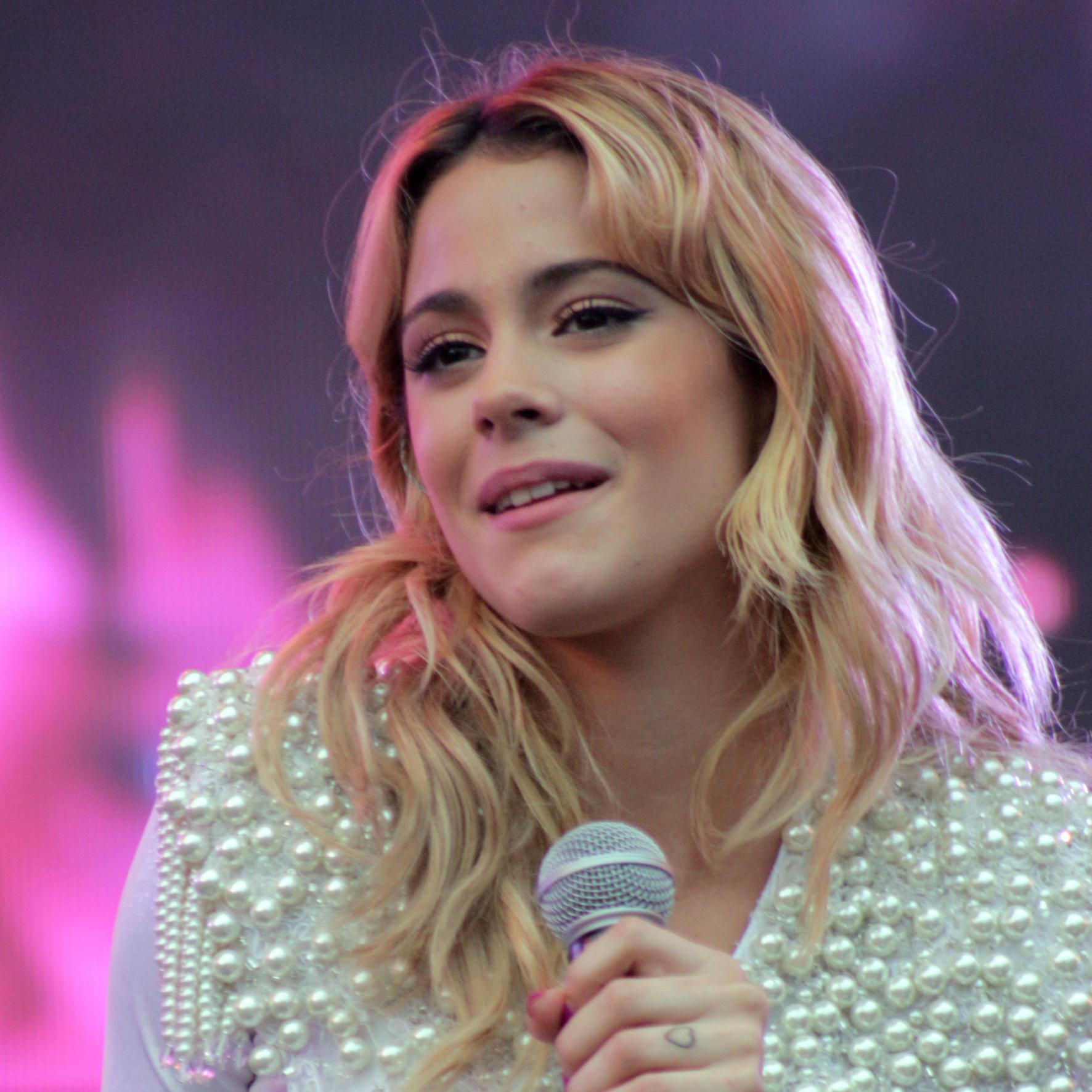 Hola solo una chica violetta fa y ya pasó tres muestran que #Violettaenvivo