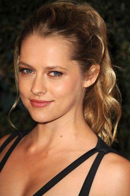 Emwrld's profile picture. Slytherin 6to curso.. No me subestimen, no me conocen.. Mantengan la mente cerrada.. ¿Quieren saber de mi? mi nombre es Emily, averiguen lo demás #PotterWorld ♡