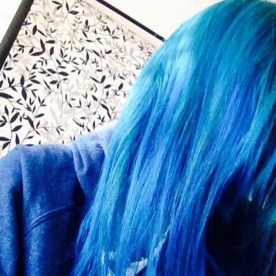 aminah666blue's profile picture. I'm weird...🌈
