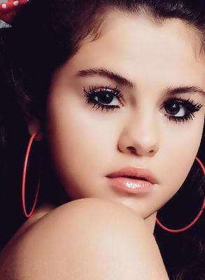 Jelenator girl ..player tinnes,,love guitar .. Be like a star beautiful to look at, but impossible to catch ;)