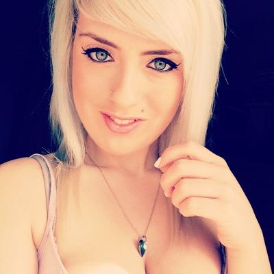 CarlieCurly's profile picture. Be true to who you are