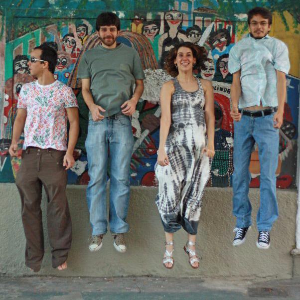 Twitter oficial da banda.