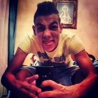 La verdadera satisfación de la vida es vivirla feliz,sin mirar nunca hacia atrás ✭
