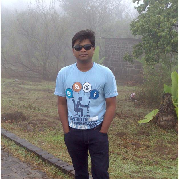 The guy rockin wayfarers in rains