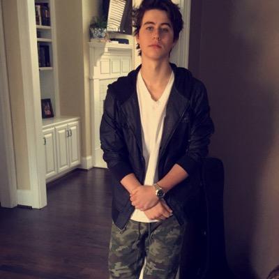 FOLLOW @GILINSKYSFAVES FOR DMS TO 8/12!❤️ STAY ACTIVE FOR RANDOM SPAMS TO THE BOYS!