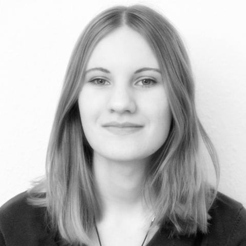 Bin 19 Jahre alt,abenteuerlustig,Vegetarier, Tierfreund,Sternzeichen Zwilling,liebe das Leben auf dem Land,gute Bücher und Schokolade.