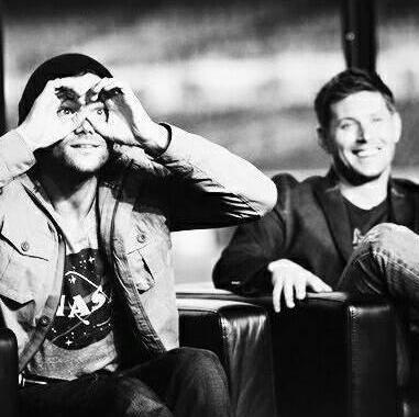 just some fool obsessing over arctic monkeys and other bands, supernatural, doctor who, marvel, youtubers and food