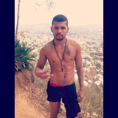 modelo en proceso, estudiante, serio, nada de juegos, bailarin.... jodedor....eso nunca falta ... y sobre todo buen amigo..me encanta el pop,full pana y modelo!