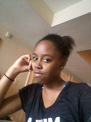I'm aweome and im 15 years old and singel and a nice person and im weird and i love @tradegirls and i hate my live and can someone kill me