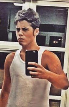 O teu sorriso, meu mundo, ficar sem não sou capaz.  ♥ @zefelipecantor        ♥               Mozão seguiu: 31.01.2015  ♥