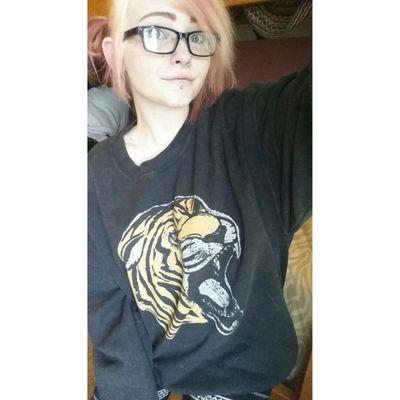 inked/peirced/dyed/soon to be mommy/taken by the best ♡