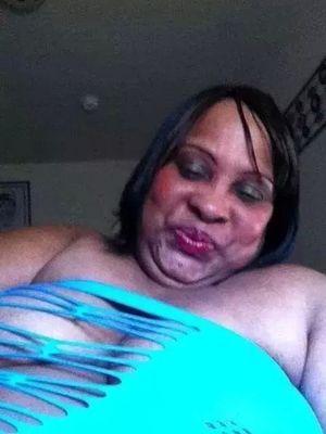 DebbieGiles12's profile picture. 