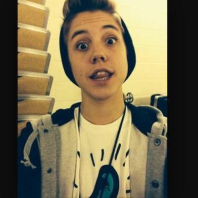 Matthew Espinosa, may you please follow I love you so much♡. hey i follow back and like your posts♣︎