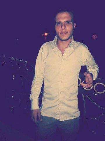 ugrucrr's profile picture. para harcamayı çok seven delinin teki :)