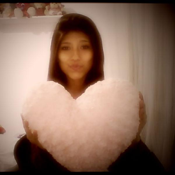 KeyAlss's profile picture. soy incondicional un amor tan real q no juzga q sueña q sufre y perdona..q no espera algo a cambio no tiene horario un amor de verdad♫♪ jajajaja XD