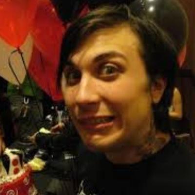 Please Follow @GRACEEMMA4 
I wish to be as emo as Frank Lero in the early 2000's